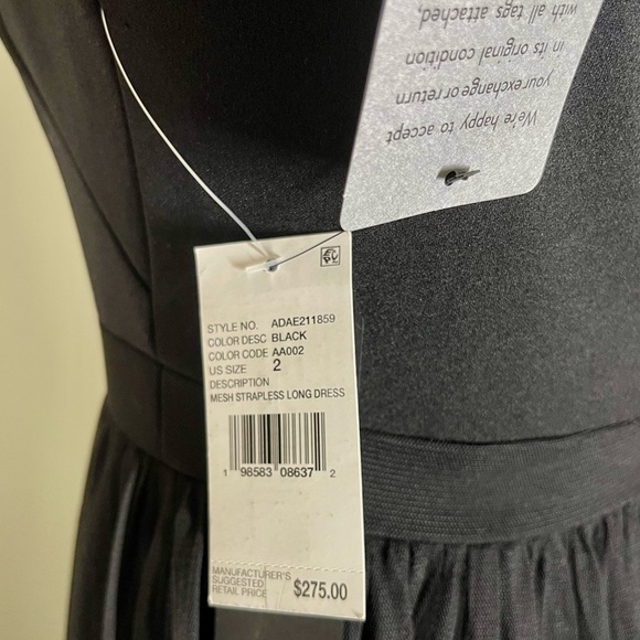 Adrianna Papell | Sleeveless Notch Neck | Tiered Mesh Gown In Black | Size 2 - Picture 6 of 7